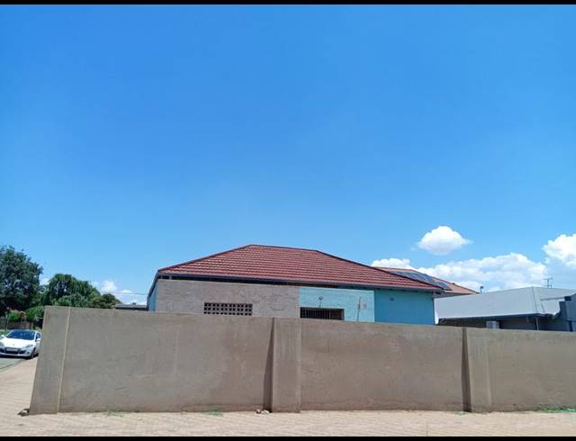 10 BEDROOM HOUSE FOR SALE IN SPRINGS CENTRAL